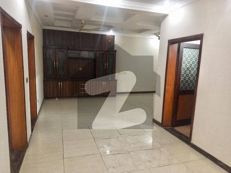 جوہر ٹاؤن لاہور میں 3 کمروں کا 12 مرلہ بالائی پورشن 60.0 ہزار میں کرایہ پر دستیاب ہے۔