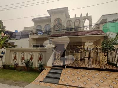 پنجاب کوآپریٹو ہاؤسنگ سوسائٹی لاہور میں 4 کمروں کا 10 مرلہ مکان 4.95 کروڑ میں برائے فروخت۔