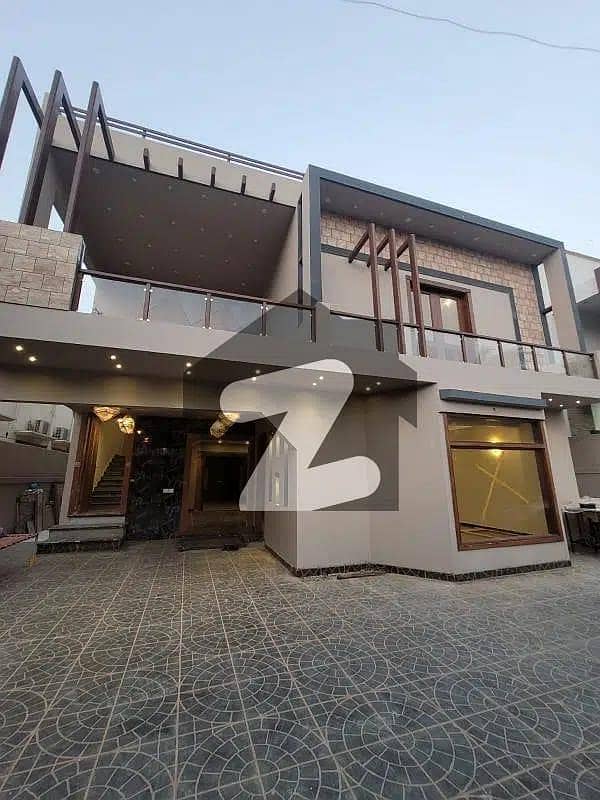 ڈی ایچ اے فیز 6 ڈی ایچ اے ڈیفینس,کراچی میں 6 کمروں کا 1 کنال مکان 12.25 کروڑ میں برائے فروخت۔