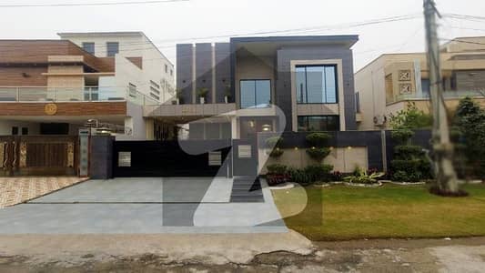 1 Kanal Modern Design Bungalow Available For Sale Situated On 60 Feet Road