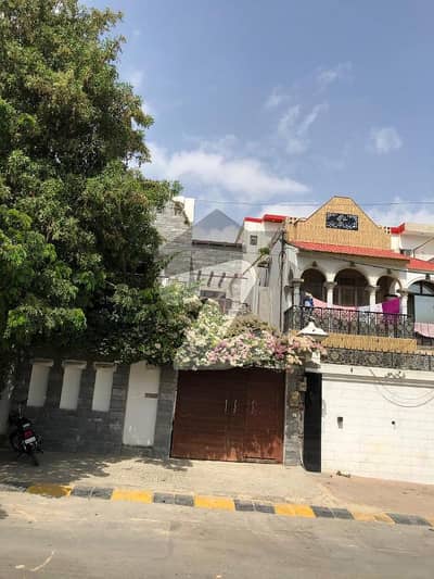پی ای سی ایچ ایس بلاک 6 پی ای سی ایچ ایس,جمشید ٹاؤن,کراچی میں 5 کمروں کا 11 مرلہ مکان 6.5 کروڑ میں برائے فروخت۔