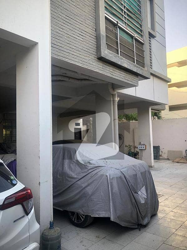 BRAND NEW 4 BED DD 3RD FLOOR PORTION WITH ROOF NEAR JHEEL PARK PECHS