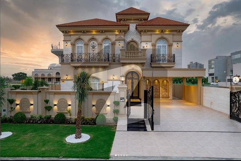 CLASSIC DESIGN LUXURY VILLA FOR SALE IN DHA PHASE 6 NEAR TO PARK.