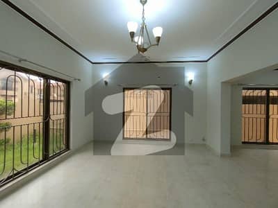 17 Marla 4 Bedrooms Tile Flooring House Available For Rent