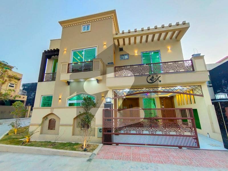 بحریہ ٹاؤن فیز 8 بحریہ ٹاؤن راولپنڈی,راولپنڈی میں 5 کمروں کا 9 مرلہ مکان 3.9 کروڑ میں برائے فروخت۔
