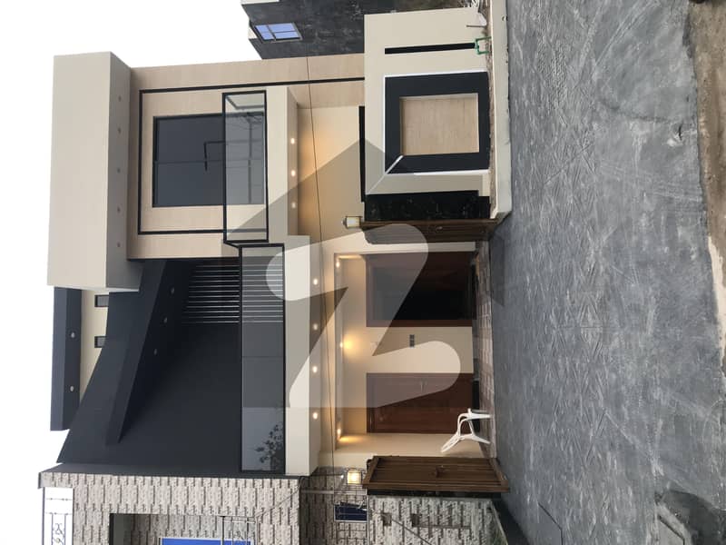 25x40 ( 4 Marla ) BRAND NEW LUXURY HOUSE AVAILABLE FOR SALE AT OUT CLAS LOCATION
