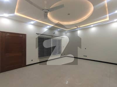 1 KANAL BRAND NEW LUXURY GROUND PORTION AVAILABLE FOR RENT IN DHA PHASE 2