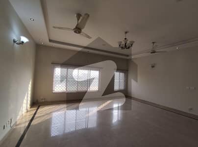 1 KANAL UPPER PORTION AVAILABLE FOR RENT IN DHA PHASE 2