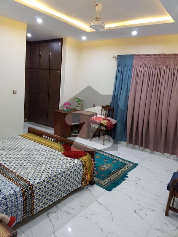 عبداللہ گارڈنز ایسٹ کینال روڈ,کینال روڈ,فیصل آباد میں 5 کمروں کا 10 مرلہ مکان 4.5 کروڑ میں برائے فروخت۔