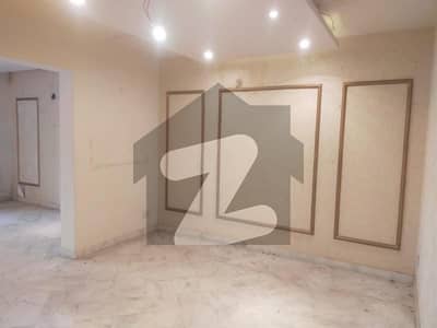 گلبرگ لاہور میں 5 کمروں کا 15 مرلہ مکان 3.5 لاکھ میں کرایہ پر دستیاب ہے۔