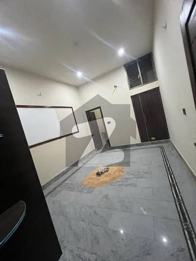 مسلم ٹاؤن فیصل آباد میں 5 کمروں کا 7 مرلہ مکان 65.0 ہزار میں کرایہ پر دستیاب ہے۔