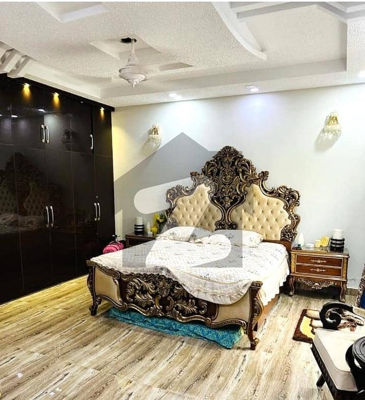 ڈی ۔ 12 اسلام آباد میں 8 کمروں کا 1 کنال مکان 17.0 کروڑ میں برائے فروخت۔