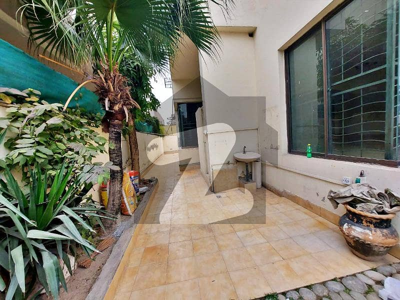 1 Kanal Used Well Maintained Bungalow With Basement For Sale In Phase 6