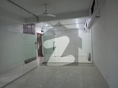 ڈی ایچ اے فیز 8 ڈی ایچ اے ڈیفینس,کراچی میں 3 کمروں کا 4 مرلہ دفتر 1.25 لاکھ میں کرایہ پر دستیاب ہے۔