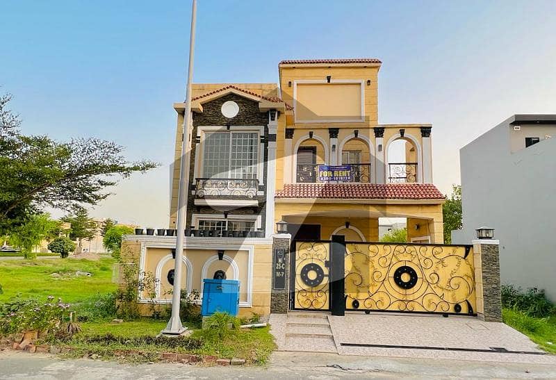 10 Marla Beautiful House Near To Park For Sale In Lake City Lahore Lake