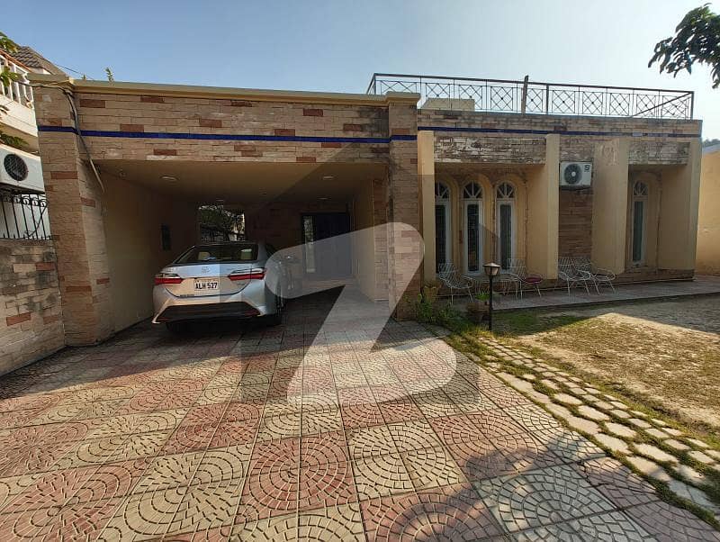 ڈی ایچ اے فیز 2 ڈیفنس (ڈی ایچ اے),لاہور میں 4 کمروں کا 1 کنال مکان 5.25 کروڑ میں برائے فروخت۔
