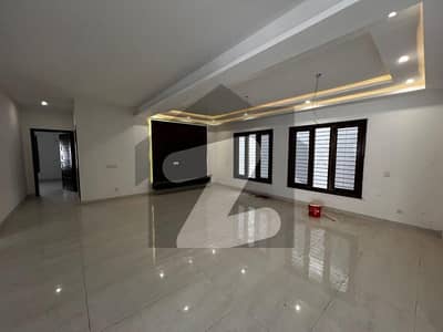 500 sqyd Brandnew bungalow available for Rent
