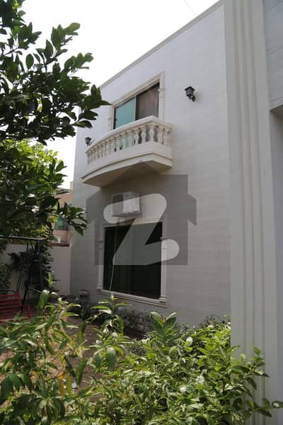 ازمیر ٹاؤن ۔ بلاک ڈی ازمیر ٹاؤن,لاہور میں 6 کمروں کا 1 کنال مکان 5.5 کروڑ میں برائے فروخت۔