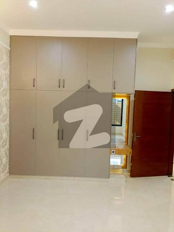 10 marla upper portion for rent in Bahria town Lahore