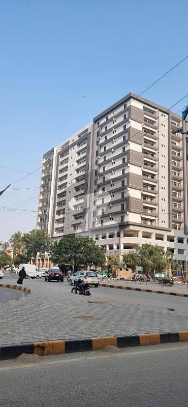 شہید ملت روڈ کراچی میں 3 کمروں کا 10 مرلہ فلیٹ 5.5 کروڑ میں برائے فروخت۔