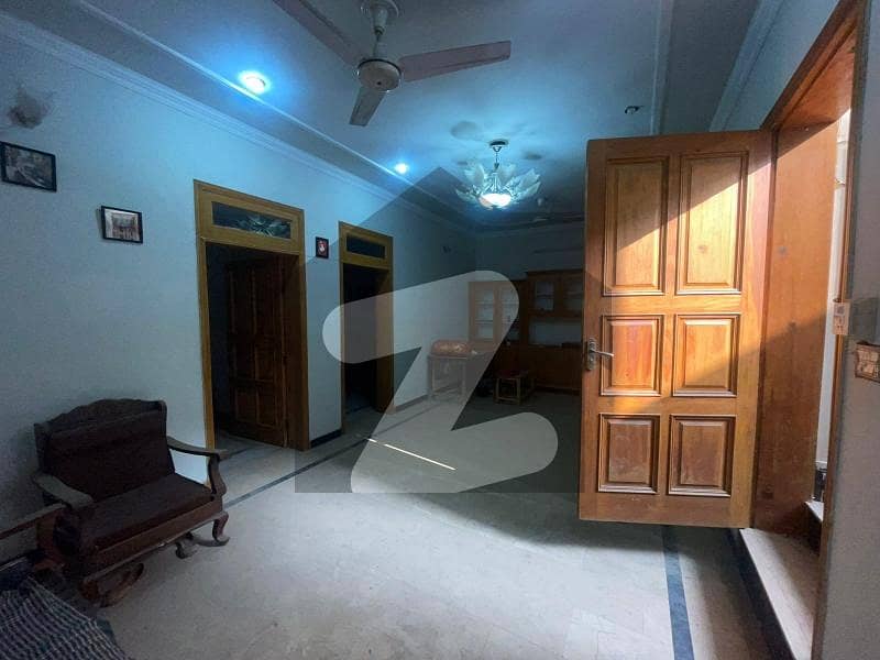 حیات آباد فیز 6 - ایف10 حیات آباد فیز 6,حیات آباد,پشاور میں 5 کمروں کا 8 مرلہ زیریں پورشن 65.0 ہزار میں کرایہ پر دستیاب ہے۔