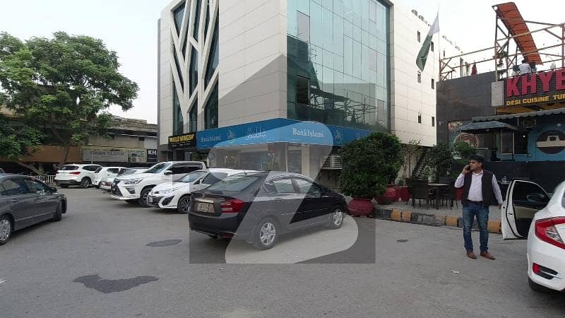 AN EXCELLENT FULLY FURNISHED OFFICE/ GROUND FLOOR/ F-7 MARKAZ IS AVAILABLE FOR RENT