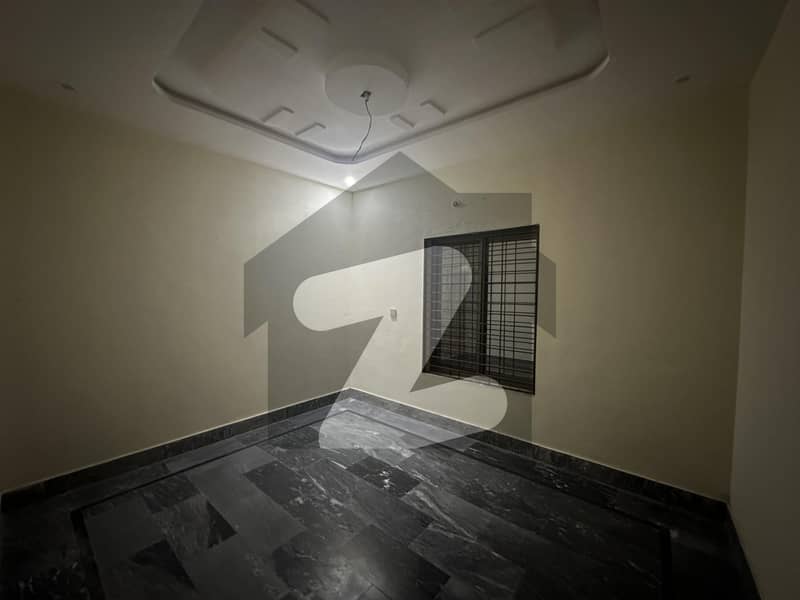 کینٹ ویو کالونی سیالکوٹ میں 4 کمروں کا 4 مرلہ مکان 47.0 ہزار میں کرایہ پر دستیاب ہے۔