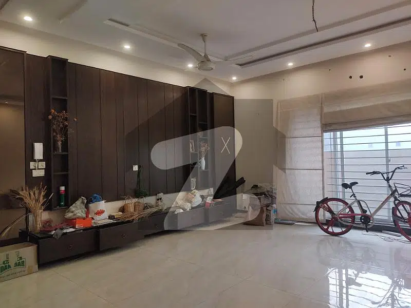 1 Kanal House With Basement Available For Sale