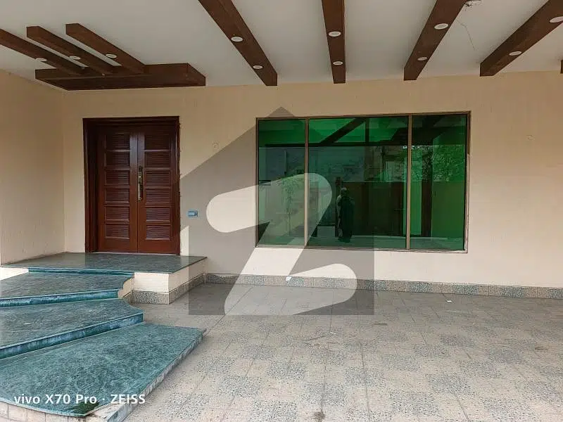 1 Kanal Luxury Bungalow For Rent At Canal Road