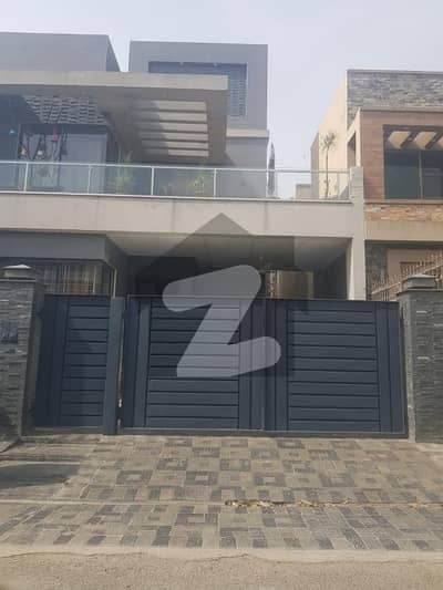 Beautiful 10 Marla Owner'S Built House With Basement For Sale In DHA Rahbar (Ph 11)