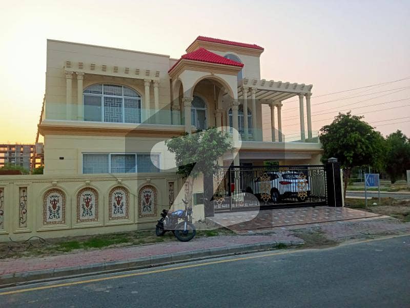 1 KANAL BRAND NEW LUXURY FULLY FURNISHED HOUSE WITH BASSINET FOR RENT IN BABAR BLOCK BAHRIA TOWN LAHORE