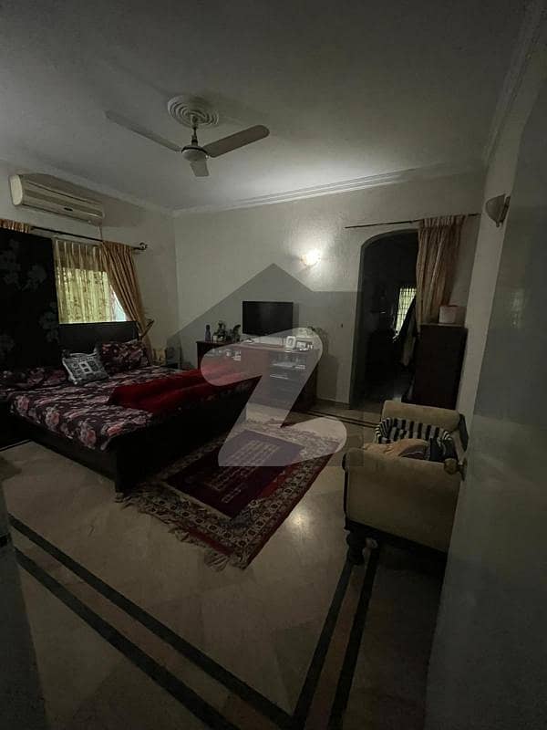 چکلالہ سکیم 3 چکلالہ سکیم,راولپنڈی میں 6 کمروں کا 1 کنال مکان 9.0 کروڑ میں برائے فروخت۔