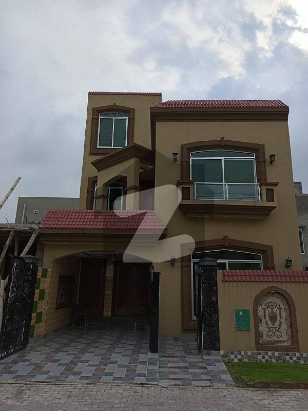 5 Marla House With Gas For Sale In Gardenia Block Sector C Bahria town Lahore