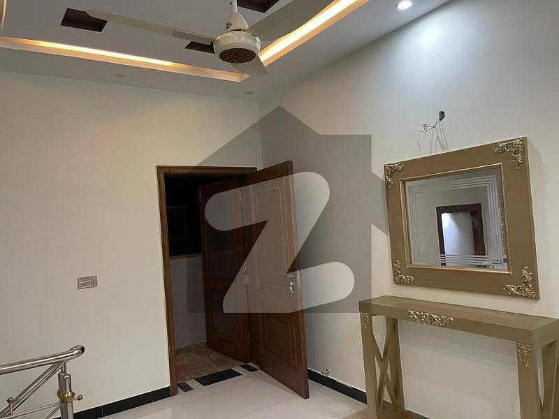 پنجاب یونیورسٹی سوسائٹی فیز 1 پنجاب یونیورسٹی ایمپلائیز سوسائٹی,لاہور میں 6 کمروں کا 1 کنال مکان 6.9 کروڑ میں برائے فروخت۔