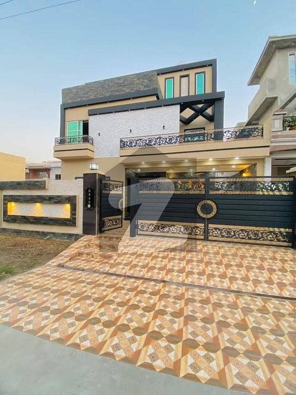 10 Marla Brand Most Beautiful Luxury House For Sale Very Lowest Price in Central Park Lahore.