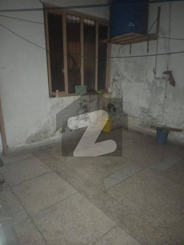 5MARLA OLD HOUSE FOR SALE IN CLIFTON COLONY ALLAMA IQBAL TOWN Allama