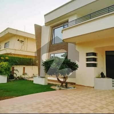 1000 Yds Slightly Used Bungalow Most Demanding Location Of Dha Phase VI