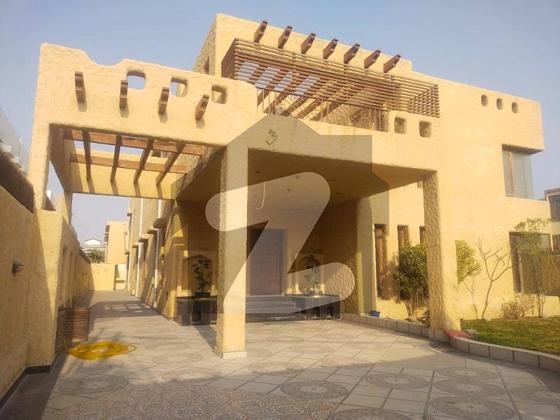 Dha Defence Phase 6 1000 Yards Well Maintained Bungalow Available For Rent
