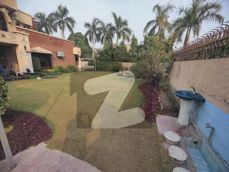 2 Kanal Owner Build Used Well Maintained Bungalow For Sale At Prime Location Of DHA Phase 3 Lahore