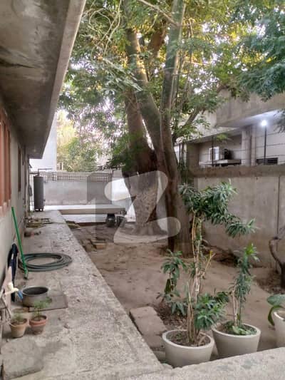 335 Sq Yd Corner Old Constructed Investor Rate Gulshan E Iqbal Block 13/D-1