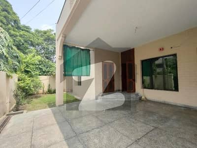 10-Marla 03-Bedroom'S House Available For Sale In Askari 9 Lahore.