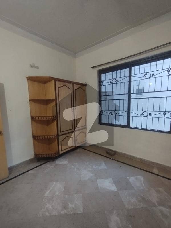 1 Bedroom With Attached Washrooms Available For Rent