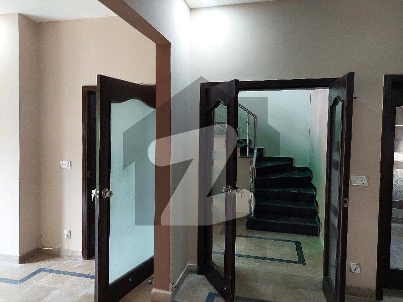 امپیریل گارڈن ہومز پیراگون سٹی,لاہور میں 5 کمروں کا 11 مرلہ مکان 4.2 کروڑ میں برائے فروخت۔