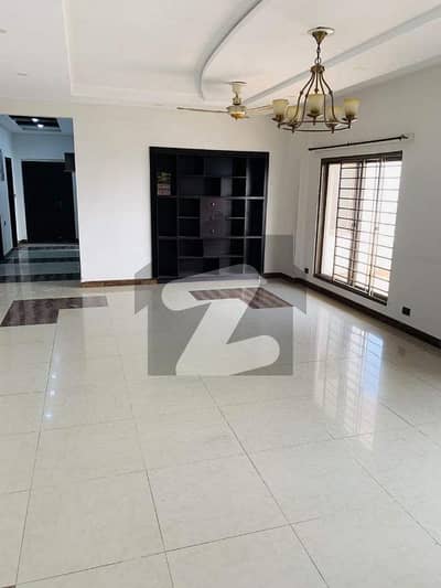 LUSH CONDITION 3 BED APARTMENT FOR RENT IN ASKARI TOWER 1