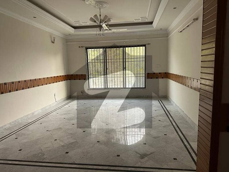 ایف ۔ 11/3 ایف ۔ 11,اسلام آباد میں 4 کمروں کا 1 کنال زیریں پورشن 1.8 لاکھ میں کرایہ پر دستیاب ہے۔