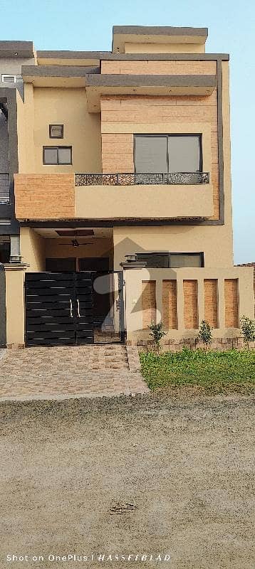 4 Marla 3 Storey Brand New House Available To Sale On 80ft Road In BB Block Central Park
