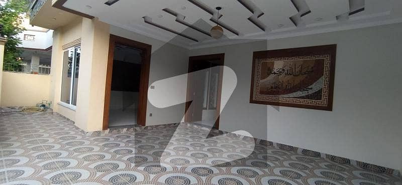 سوان گارڈن ۔ بلاک ایچ سوان گارڈن,اسلام آباد میں 6 کمروں کا 10 مرلہ مکان 4.5 کروڑ میں برائے فروخت۔