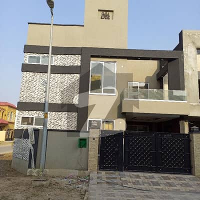 بحریہ نشیمن ۔ آئرس بحریہ نشیمن,لاہور میں 4 کمروں کا 6 مرلہ مکان 1.65 کروڑ میں برائے فروخت۔