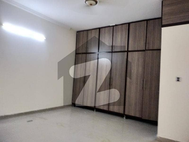 Lower Portion Of 10 Marla House Avialable For Rent in Bahria Town Lahore