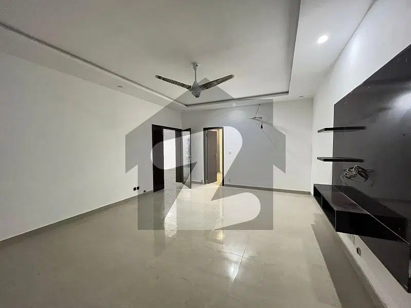 Renovated 4 Bedroom House & Gareen Lawn Available In F-7 For Rent